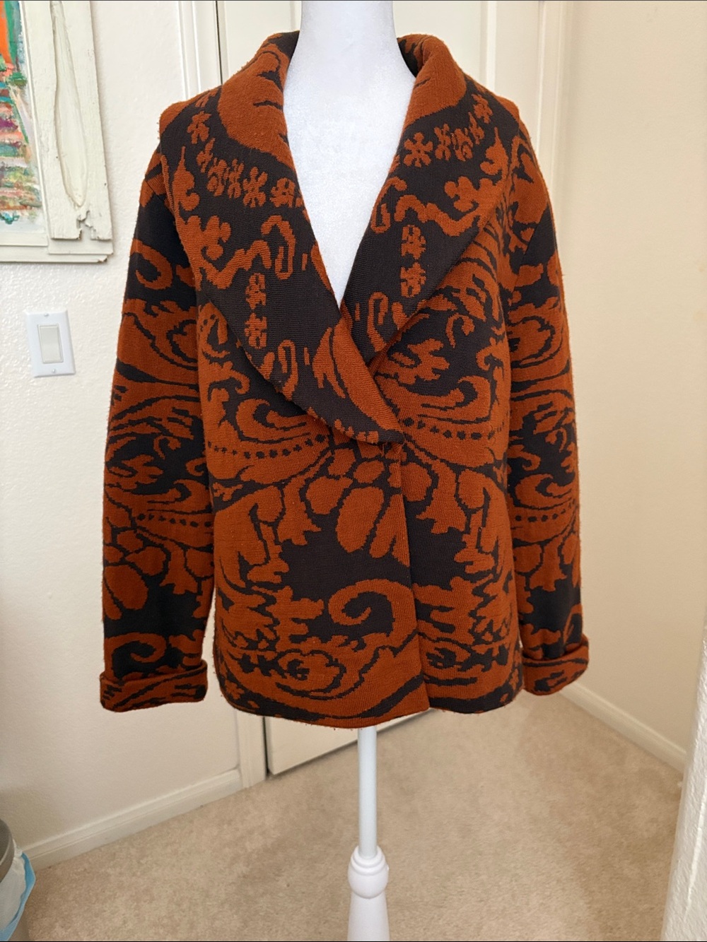 Women Shawl-Collar Jacquard in Rust and Black Wool Knit